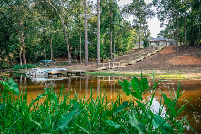 1804 W Lake Dr., Gladewater, TX 75647