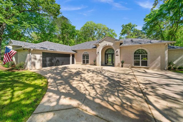1804 W Lake Dr., Gladewater, TX 75647