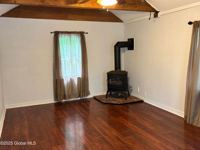1922 Regent Street, Niskayuna, NY 12309