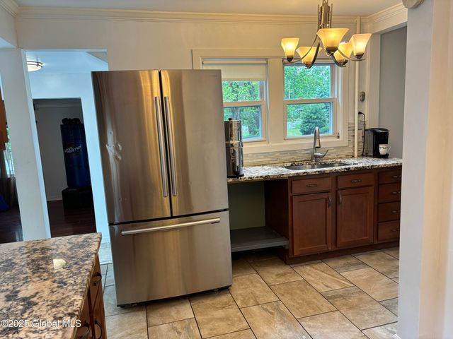 1922 Regent Street, Niskayuna, NY 12309