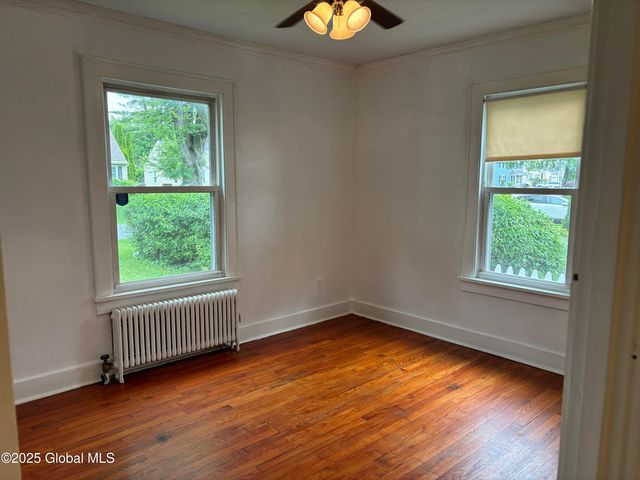 1922 Regent Street, Niskayuna, NY 12309