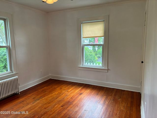 1922 Regent Street, Niskayuna, NY 12309