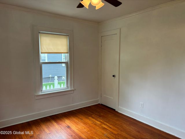 1922 Regent Street, Niskayuna, NY 12309