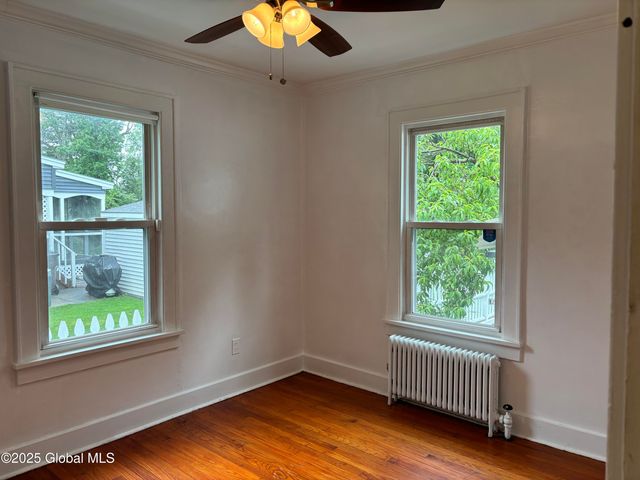 1922 Regent Street, Niskayuna, NY 12309