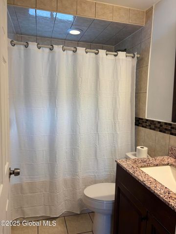 1922 Regent Street, Niskayuna, NY 12309
