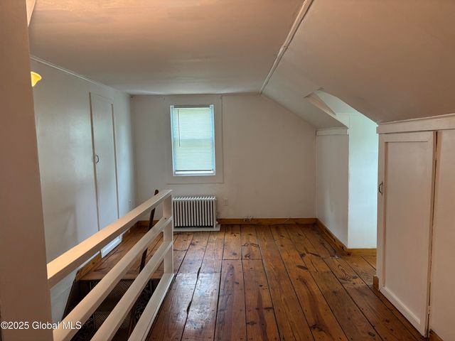 1922 Regent Street, Niskayuna, NY 12309