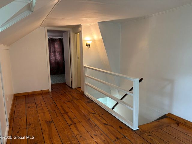 1922 Regent Street, Niskayuna, NY 12309