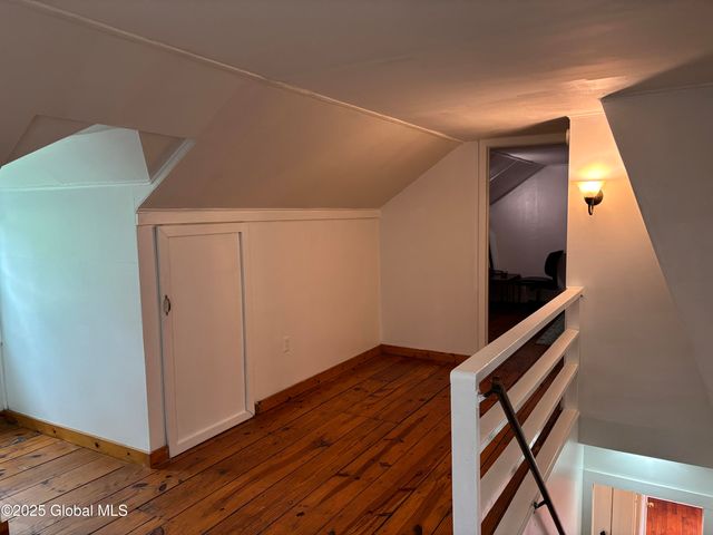 1922 Regent Street, Niskayuna, NY 12309