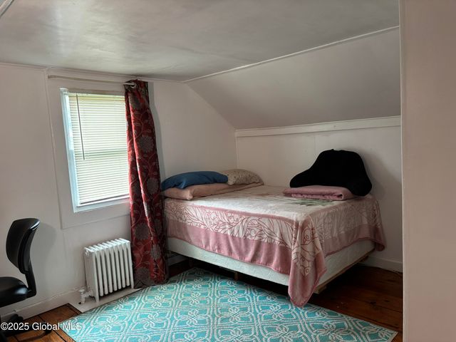 1922 Regent Street, Niskayuna, NY 12309
