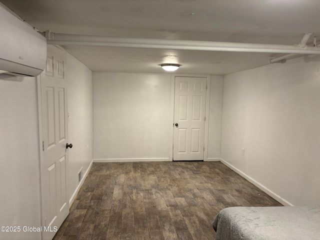 1922 Regent Street, Niskayuna, NY 12309