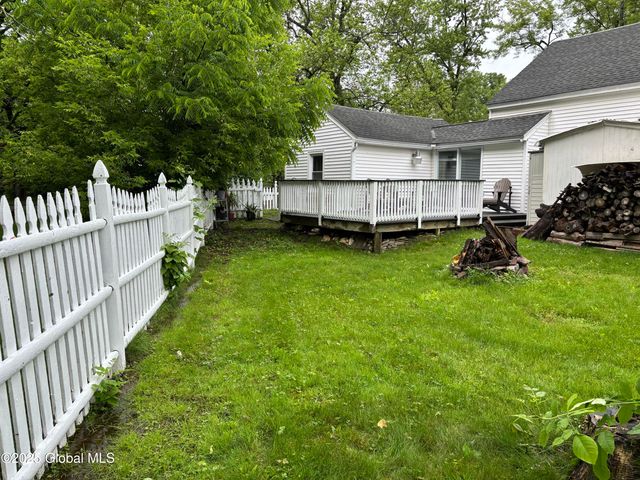 1922 Regent Street, Niskayuna, NY 12309