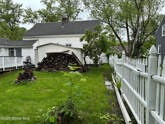 1922 Regent Street, Niskayuna, NY 12309