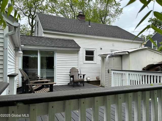 1922 Regent Street, Niskayuna, NY 12309