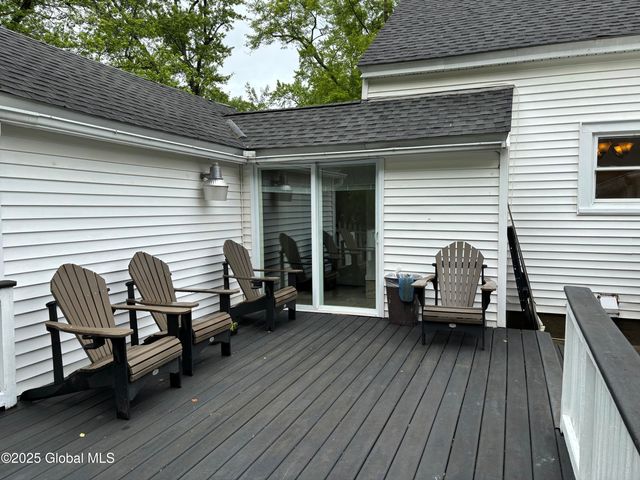 1922 Regent Street, Niskayuna, NY 12309