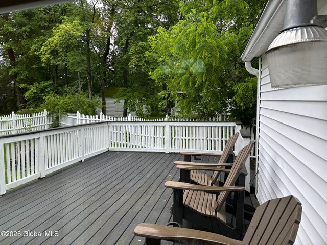 1922 Regent Street, Niskayuna, NY 12309