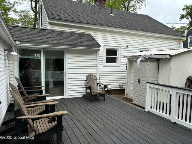 1922 Regent Street, Niskayuna, NY 12309