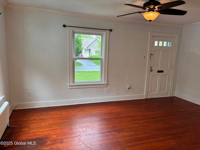 1922 Regent Street, Niskayuna, NY 12309