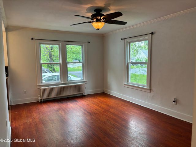 1922 Regent Street, Niskayuna, NY 12309