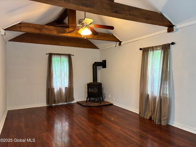 1922 Regent Street, Niskayuna, NY 12309