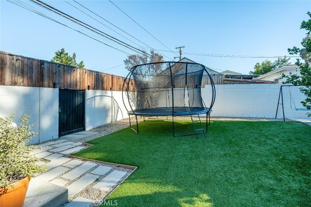 19339 Friar Street, Tarzana, CA 91335