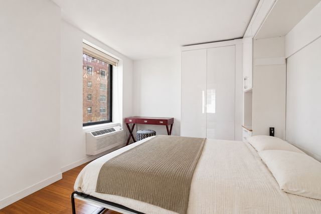 40 E Delaware Place 1502, Chicago, IL 60611