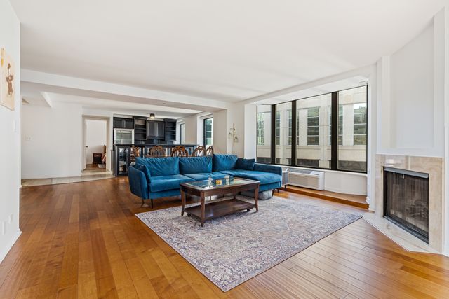 40 E Delaware Place 1502, Chicago, IL 60611