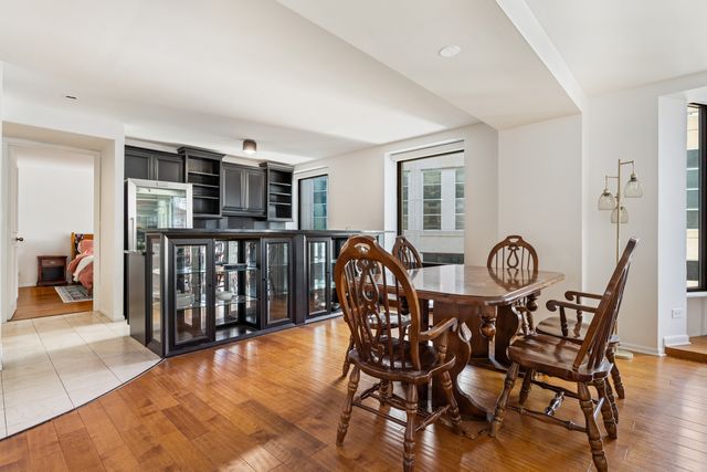 40 E Delaware Place 1502, Chicago, IL 60611