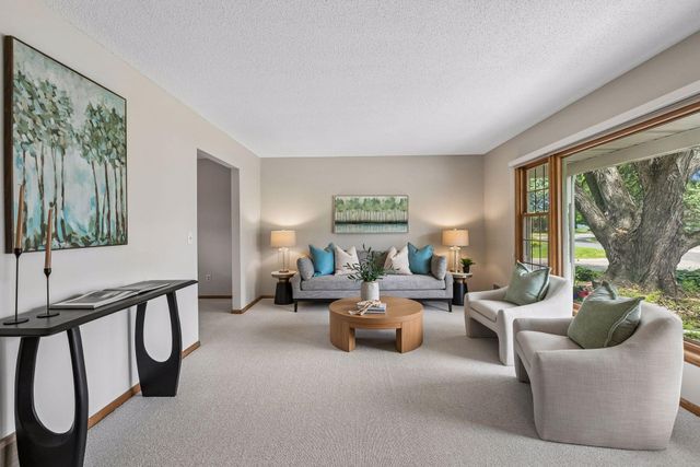 2095 Kelly Drive, Golden Valley, MN 55427