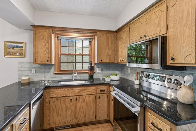 2095 Kelly Drive, Golden Valley, MN 55427