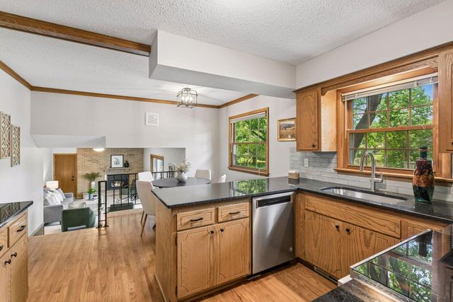 2095 Kelly Drive, Golden Valley, MN 55427