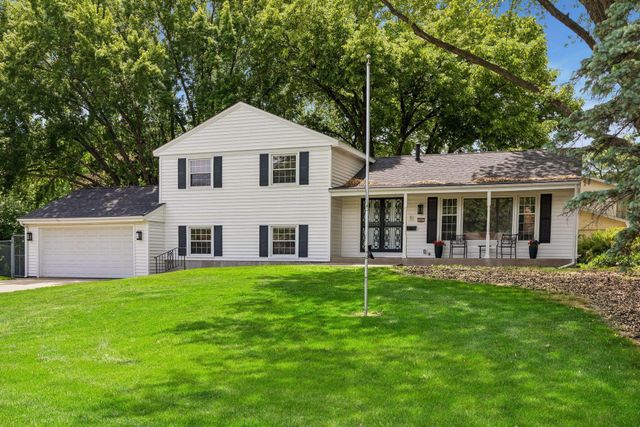 2095 Kelly Drive, Golden Valley, MN 55427