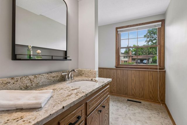 2095 Kelly Drive, Golden Valley, MN 55427