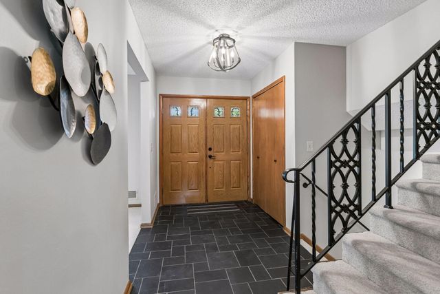 2095 Kelly Drive, Golden Valley, MN 55427