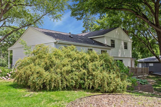 2095 Kelly Drive, Golden Valley, MN 55427