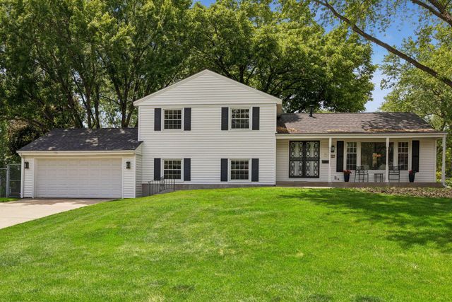 2095 Kelly Drive, Golden Valley, MN 55427