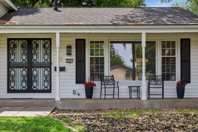 2095 Kelly Drive, Golden Valley, MN 55427
