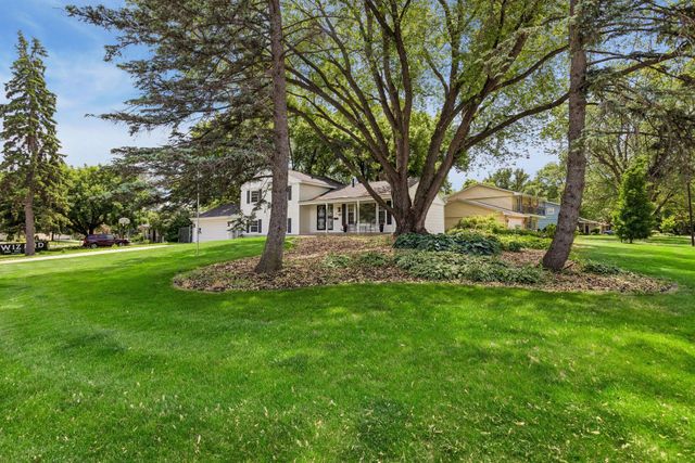 2095 Kelly Drive, Golden Valley, MN 55427