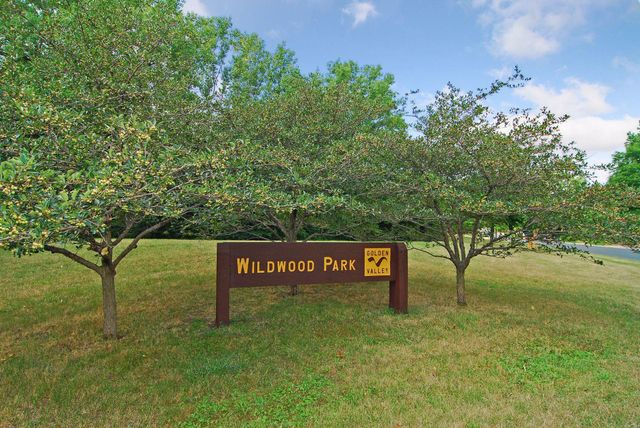 2095 Kelly Drive, Golden Valley, MN 55427