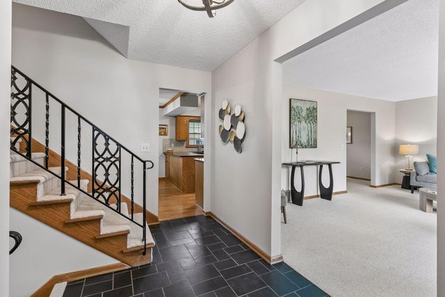 2095 Kelly Drive, Golden Valley, MN 55427