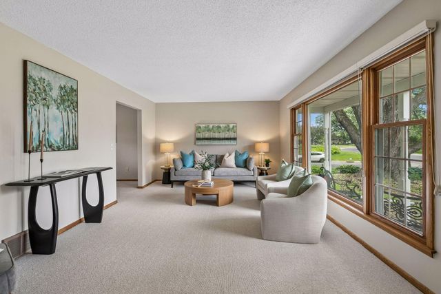 2095 Kelly Drive, Golden Valley, MN 55427