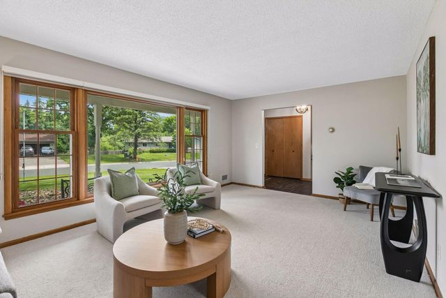 2095 Kelly Drive, Golden Valley, MN 55427