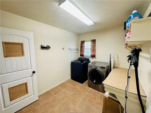 912 Emerald Dove Avenue, College Station, TX 77845