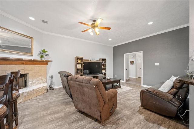 912 Emerald Dove Avenue, College Station, TX 77845