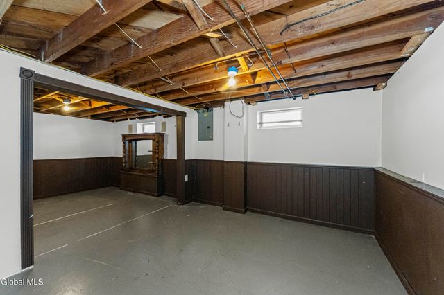 52 Lawnridge Avenue, Albany, NY 12208