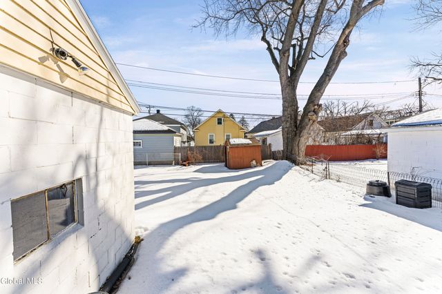 52 Lawnridge Avenue, Albany, NY 12208