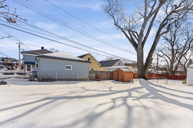 52 Lawnridge Avenue, Albany, NY 12208