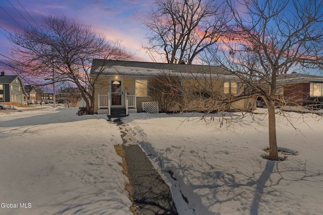 52 Lawnridge Avenue, Albany, NY 12208