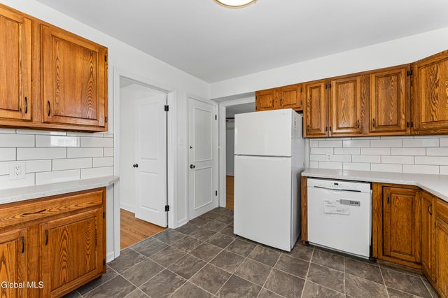 52 Lawnridge Avenue, Albany, NY 12208