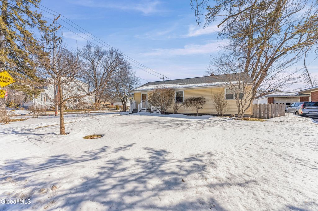 52 Lawnridge Avenue, Albany, NY 12208