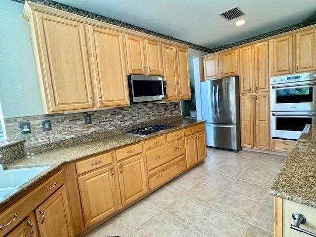 10171 Wildhawk Dr, Sacramento, CA 95829